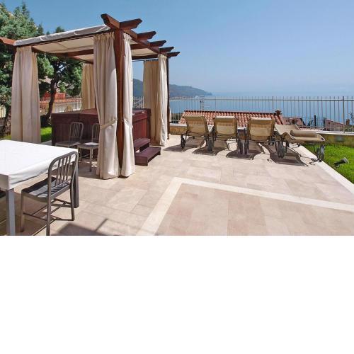 Apartment in Taormina with jacuzzi