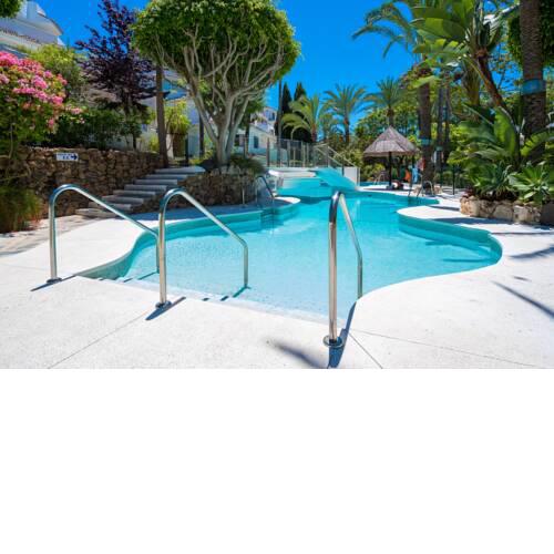 Apartment in the best beach of Marbella with pools