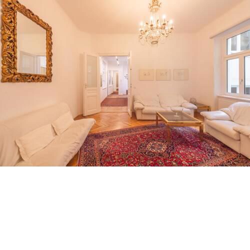 APARTMENT IN THE HEART OF VIENNA + OFFICE