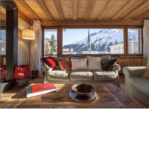 Apartment in villa in the heart of St. Moritz-Dorf