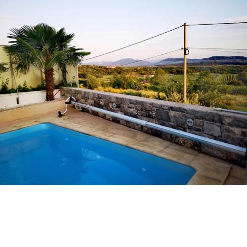 Apartment Karst with shared pool