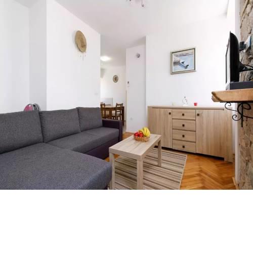 Apartment Kira