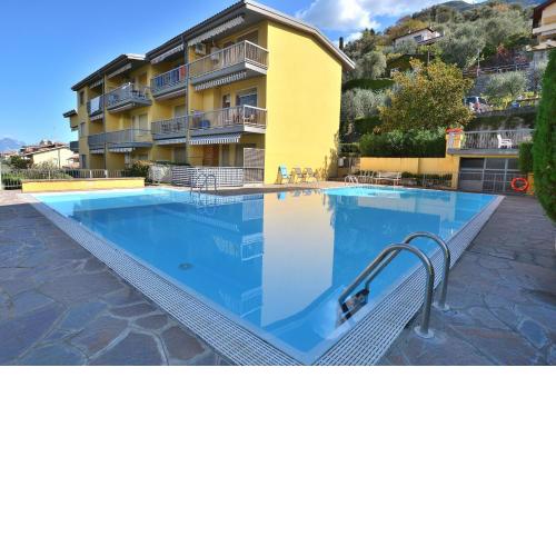 Apartment La Perla With Pool