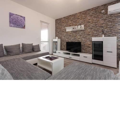 Apartment Lovrić***