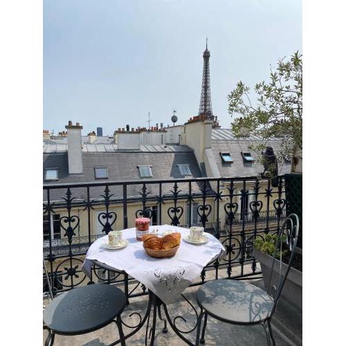 Apartment Lübeck-Eiffel Tower View with Terrace , by B'Your Home