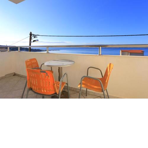 Apartment Mali Rat 7482b