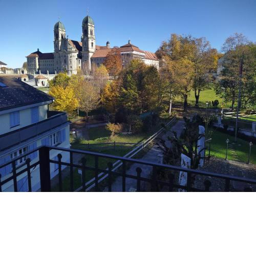 Apartment Meinradsberg mit Balkon