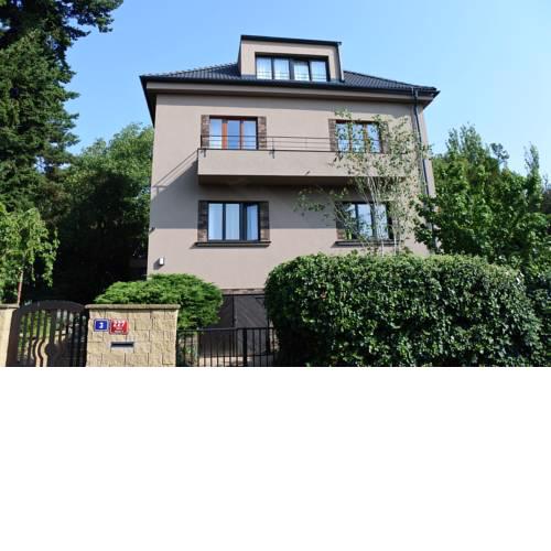 Apartment Na Přesypu 3, Praha 8
