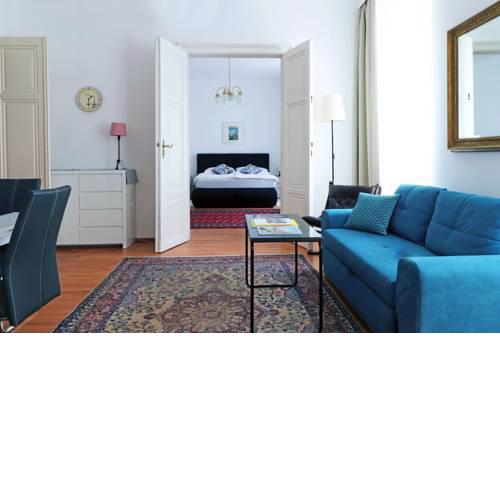 Apartment near Center, Subway & Park - 20min to Airport