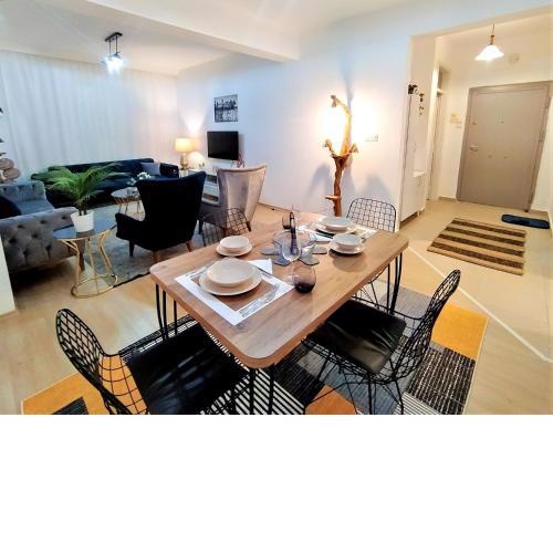 Apartment near Hadrian Gate in Muratpasa