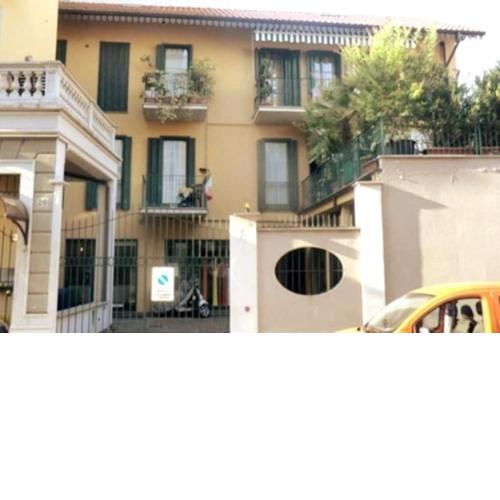 Apartment near Metro