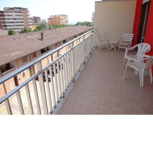 Apartment Near the Beach-pool-tv-ac