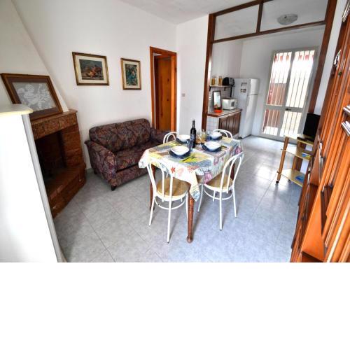 Apartment Near The Beach With Air Conditioning; Pets Allowed