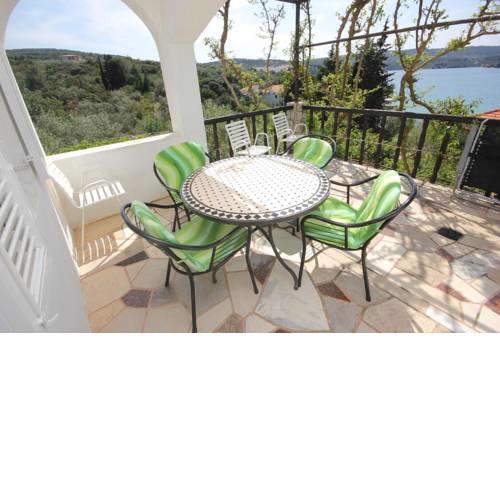 Apartment Necujam 8691a