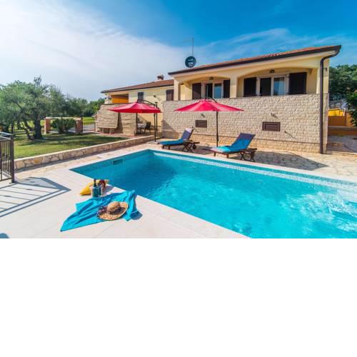 Apartment Nono with pool
