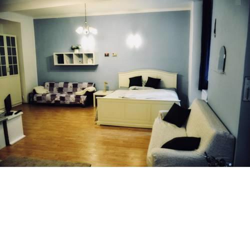 Apartment of character with a private garden