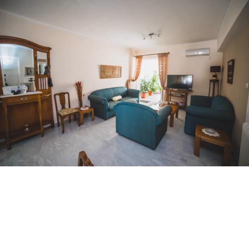 Apartment on Nikaias 5C
