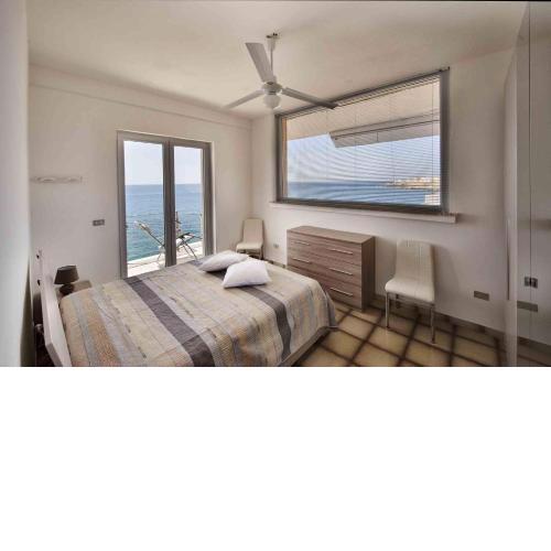 Apartment overlooking the sea with a view of old Gallipoli and the whole bay