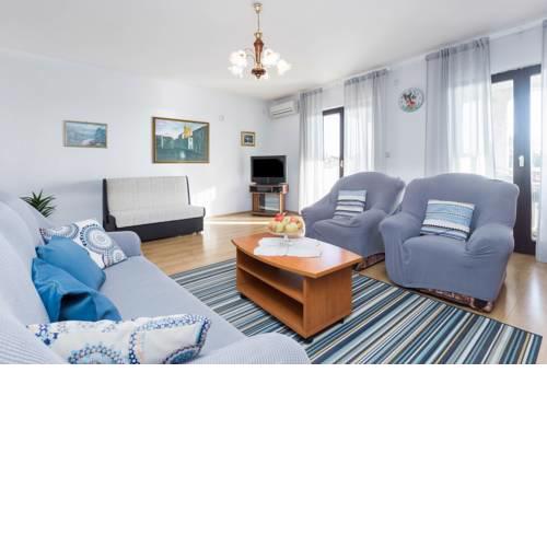 Apartment Paola for max 9 Pax with 3 bedrooms large garden and spacious balconies overlooking the sea