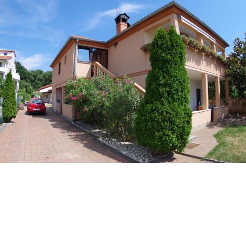 Apartment Pineta in village Valbandon