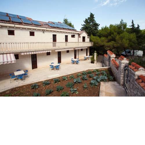 Apartment Pucisca 756b