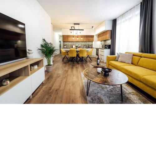 Apartment Rezidencia Severná, 24hr Self Check-in, 2 Bedrooms, Free Garage Private Parking, Balcony, 5-minute walk to City Centre