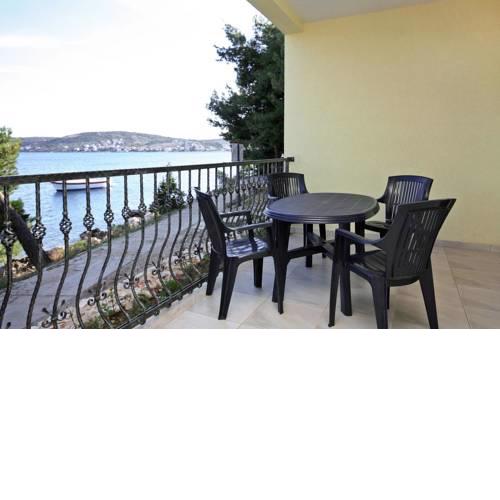 Apartment Rogoznica 3199b