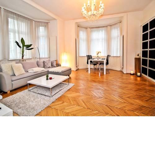 Apartment Romantic Living