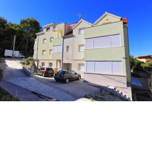 Apartment Split 11623a