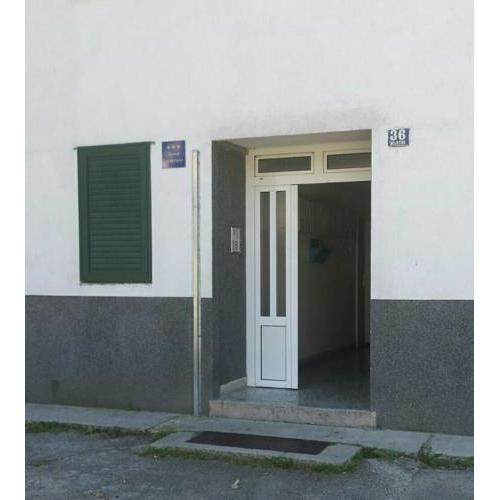 Apartment Split 11726a