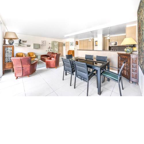 Apartment St Ferdinand-Etoile by B'Your Home