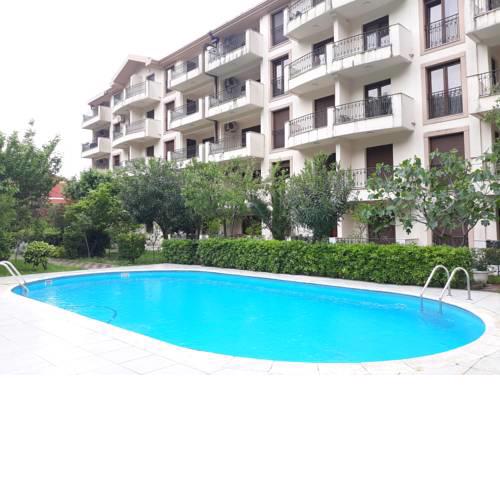 apartment with 2 bedrooms and a pool