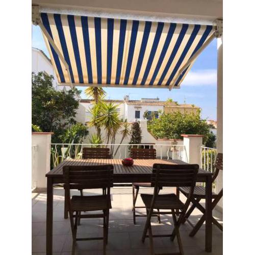 Apartment with 2 bedrooms in Empuriabrava with enclosed garden
