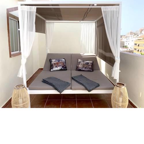 Apartment with 2 bedrooms in Los Cristianos with wonderful mountain view enclosed garden and WiFi 170 m from the beach