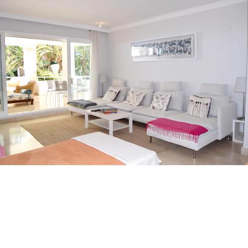 Apartment with 2 bedrooms in Marbella with wonderful sea view shared pool furnished garden 10 m from the beach