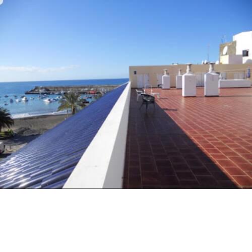 Apartment with 2 bedrooms in Playa San Juan with wonderful sea view furnished terrace and WiFi 38 m from the beach