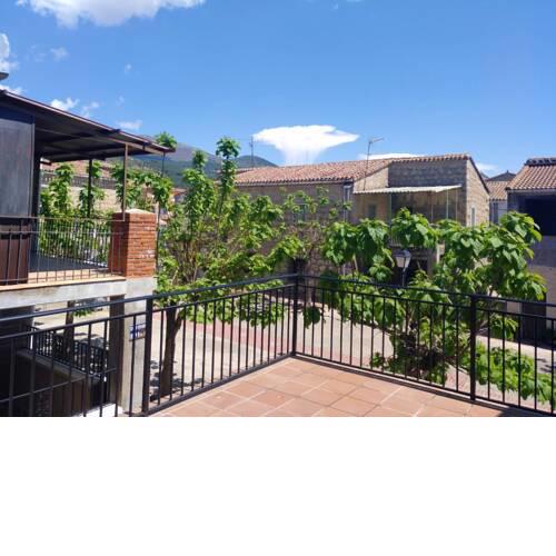 Apartment with 2 bedrooms in Sotillo de la Adrada with wonderful mountain view and terrace