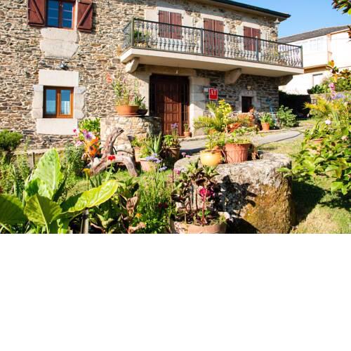 Apartment with 2 bedrooms in Viveiro with wonderful mountain view enclosed garden and WiFi 2 km from the beach