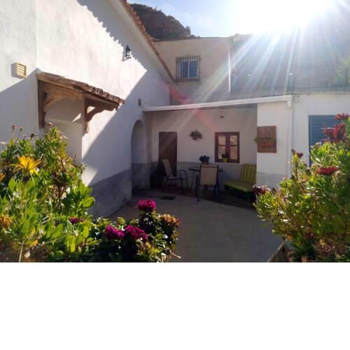 Apartment with 3 bedrooms in Cortes y Graena with wonderful mountain view and enclosed garden 89 km from the slopes