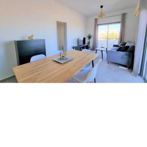 Apartment with 360 degree balcony and WONDERFUL view!