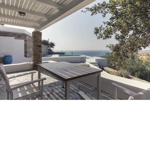 Apartment with a sea view and 65sq meters swimming pool, ideal fro a small family or group of friends.