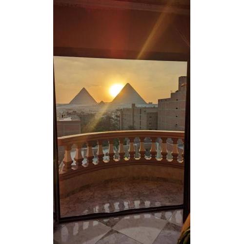 Apartment with a view of the pyramids
