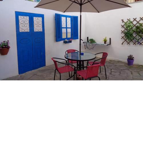 Apartment with backyard