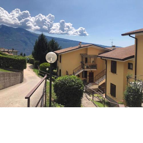 Apartment with balcony overlooking Lake Garda
