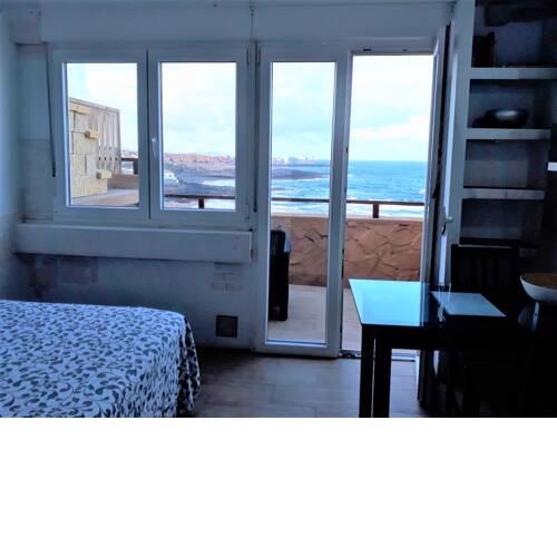 Apartment with balcony sea view