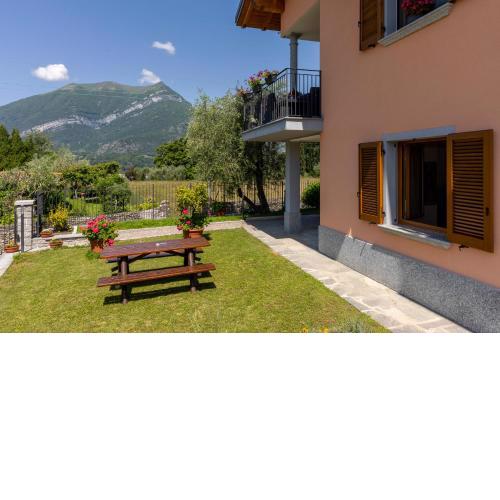 Apartment with garden and parking