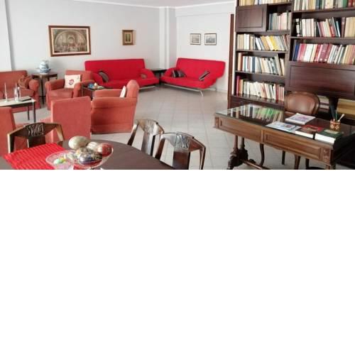 Apartment with many books Σπίτι για βιβλιοφάγους και όχι μόνο