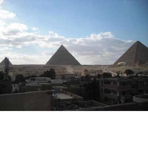 Apartment with nice Pyramids view