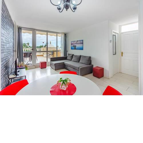 Apartment with ocean view in complex Parque LasAmericas