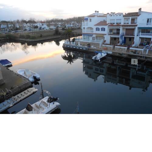 Apartment with one bedroom in Empuriabrava with wonderful sea view and furnished balcony